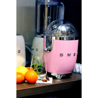Smeg CJF11PKEU Zitruspresse, Edelstahl, Pastellrosa 4